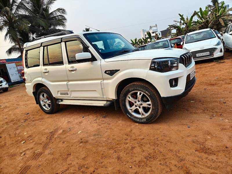 Mahindra Scorpio S5