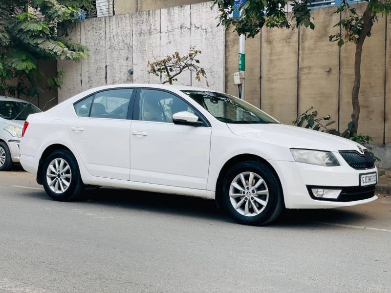 Skoda Octavia Ambition 2.0 TDI CR AT (Diesel)