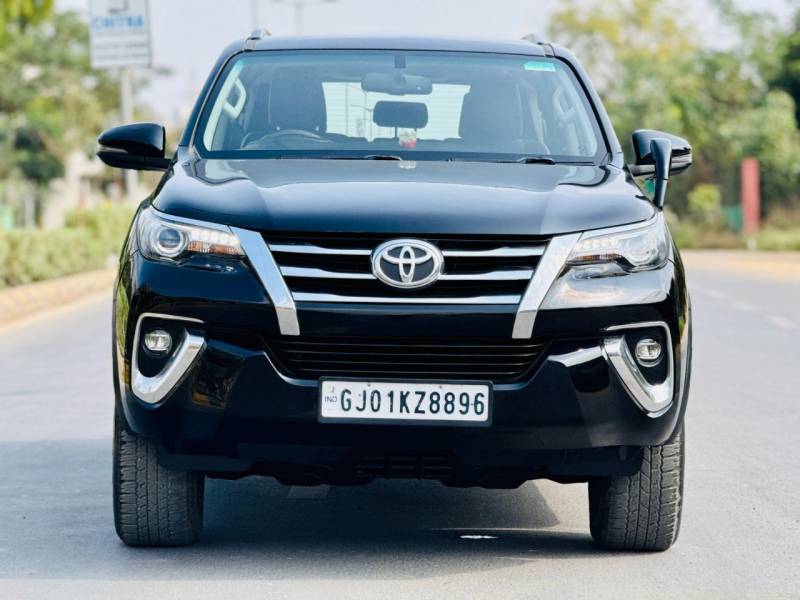 Toyota Fortuner 2.8 4x2 MT