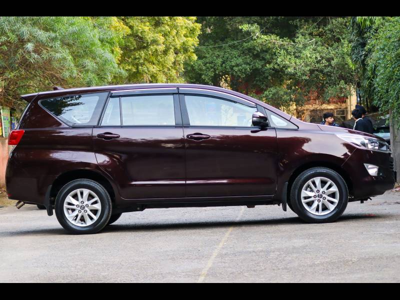 Toyota Innova Crysta 2.8 GX AT 7 STR