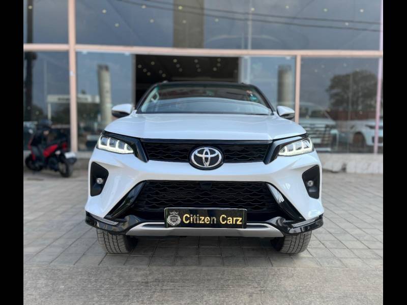 Toyota Fortuner Legender 4X4 AT 2.8 Legender