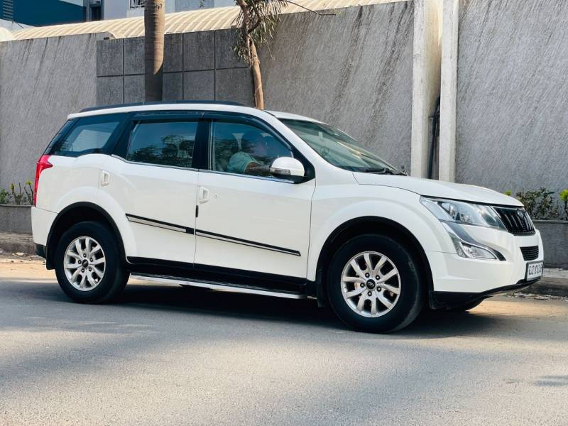 Mahindra XUV500 W10 AWD