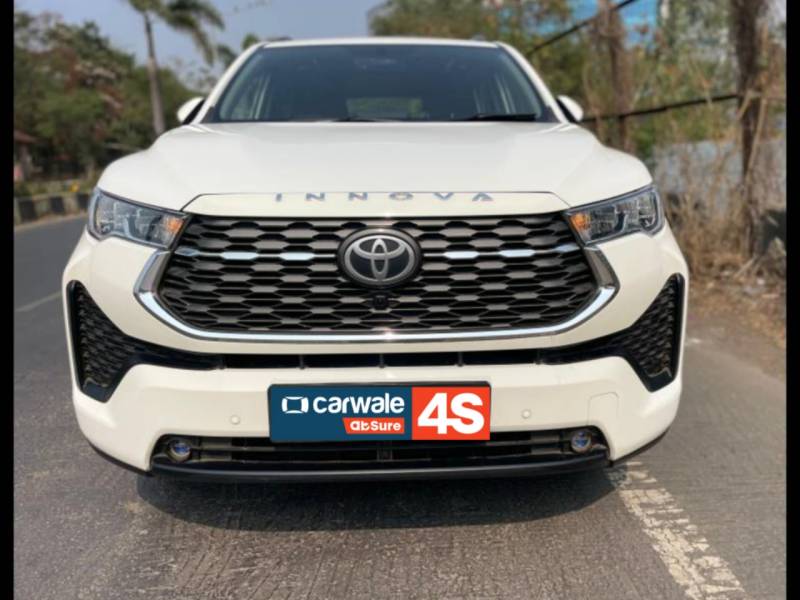 Toyota Innova Hycross VX Hybrid 8 STR