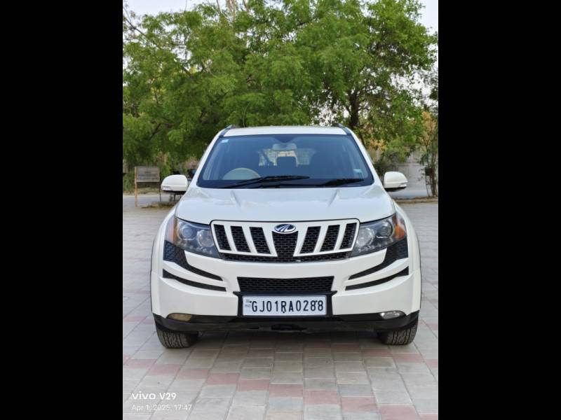 Mahindra XUV500 W8
