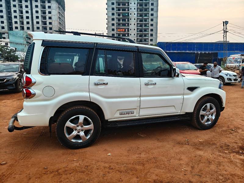 Mahindra Scorpio S11 2WD