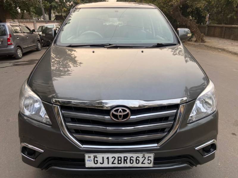 Toyota Innova 2.5 GX 8 STR BS IV