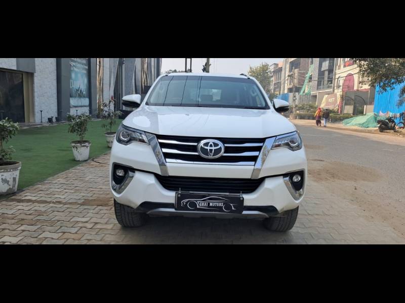 Toyota Fortuner 2.8 4x4 MT