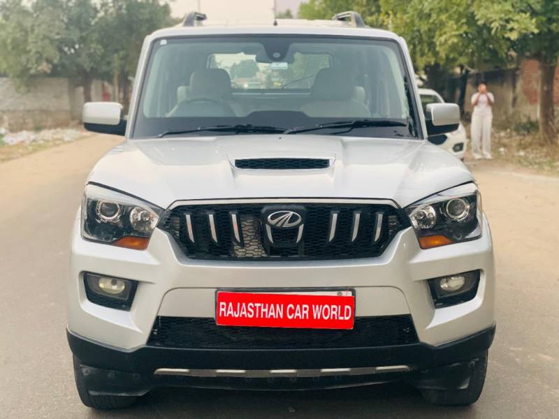 Mahindra Scorpio S10