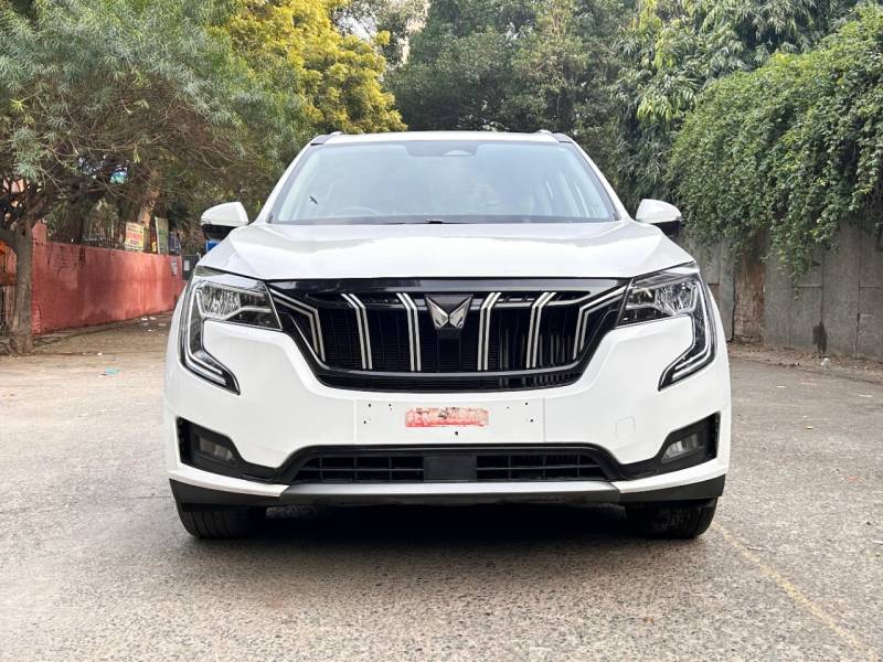 Mahindra XUV700 AX7 Luxury Pack Petrol AT 7 STR
