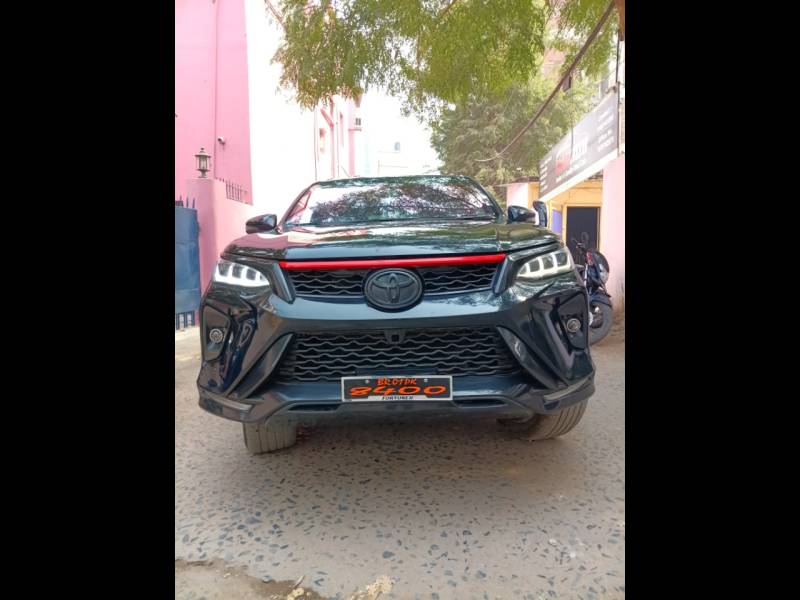 Toyota Fortuner 2.8 4x2 MT