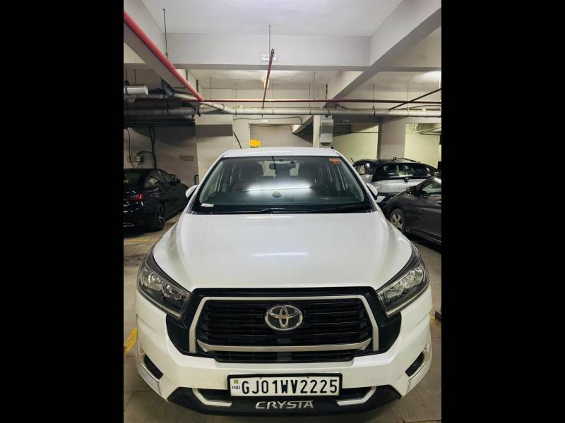 Toyota Innova Crysta GX Plus 8 STR