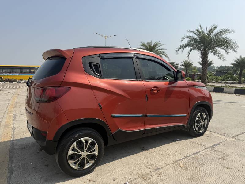 Mahindra KUV100 K8 6 STR