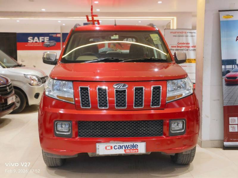 Mahindra TUV300 T8 AMT
