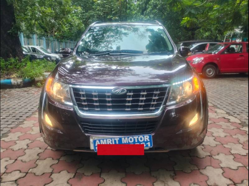 Mahindra XUV500 W9