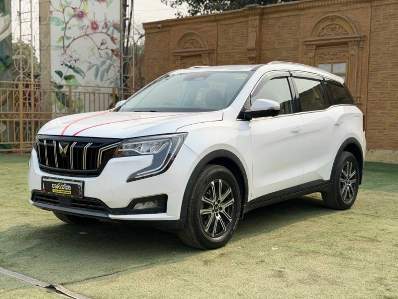 Mahindra XUV700 AX 7 Luxury Pack Diesel AT 7 STR