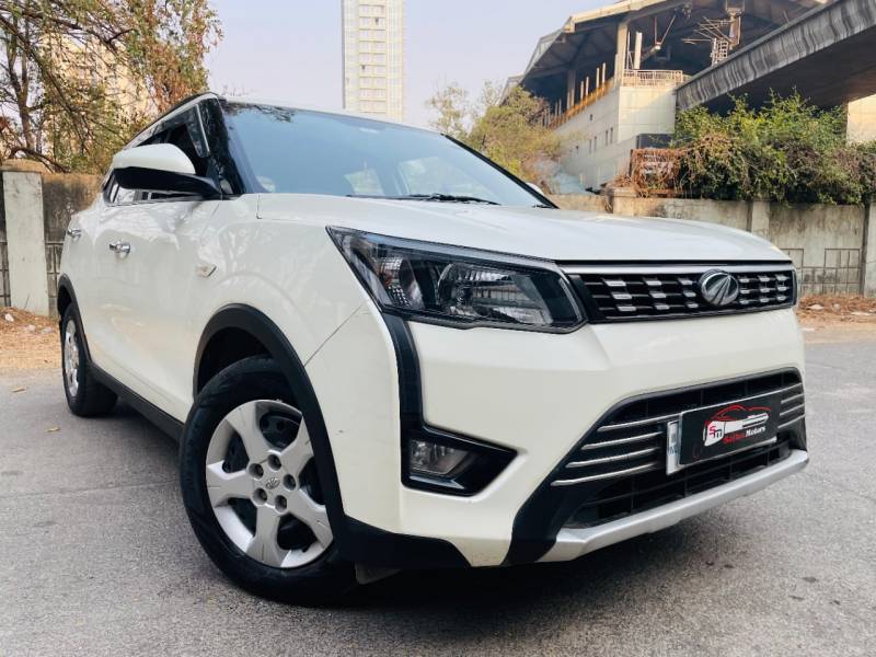 Mahindra XUV 300 1.2 W6