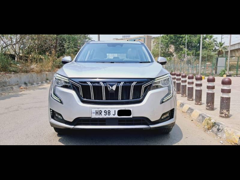 Mahindra XUV700 AX7 Petrol AT 7 STR