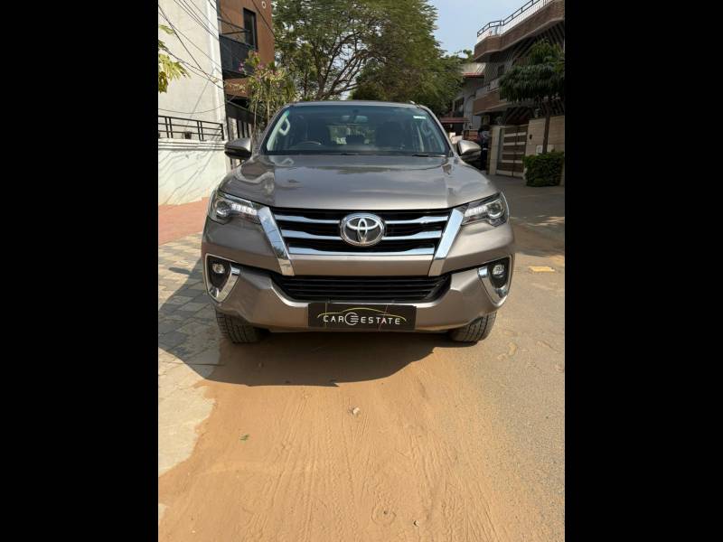 Toyota Fortuner 2.8 4x4 AT