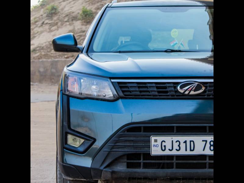 Mahindra XUV 300 1.2 W4