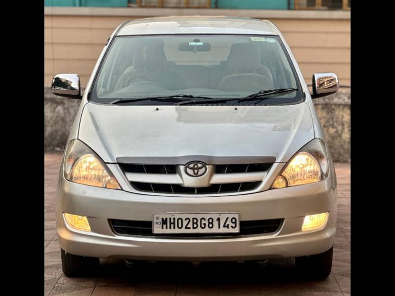 Toyota Innova 2.5 V 8 STR