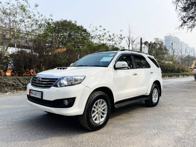 Toyota Fortuner 4x2 AT