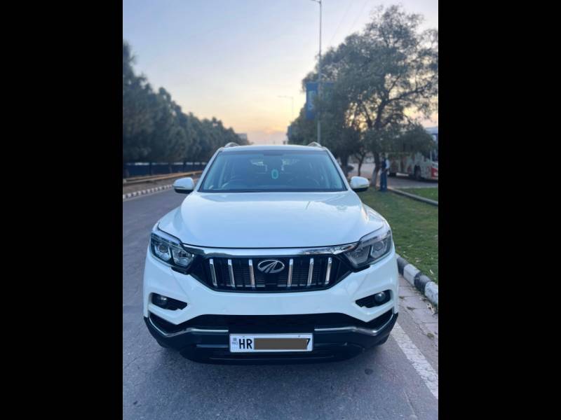 Mahindra Alturas G4 2WD High AT