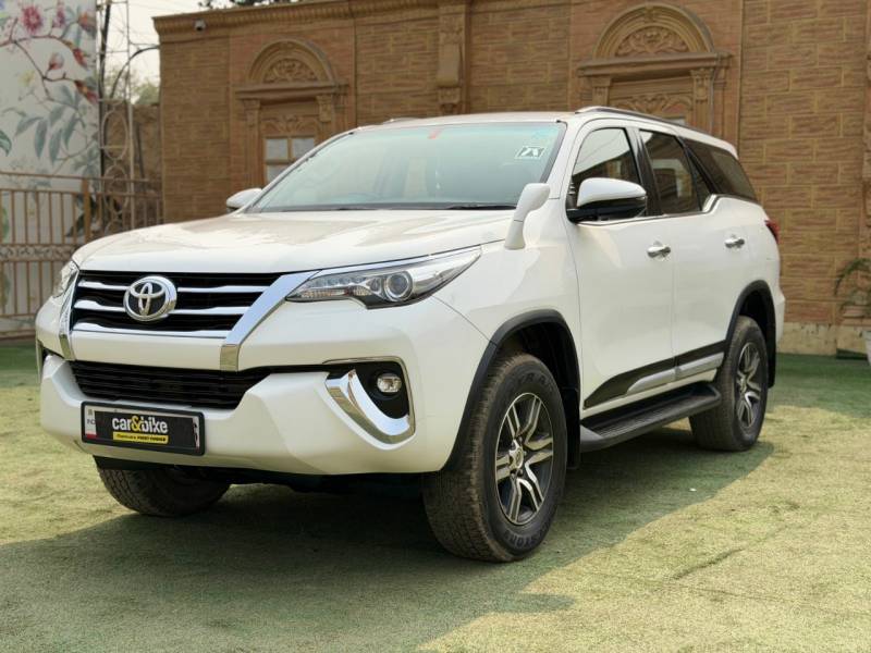 Toyota Fortuner 2.8 4x2 MT