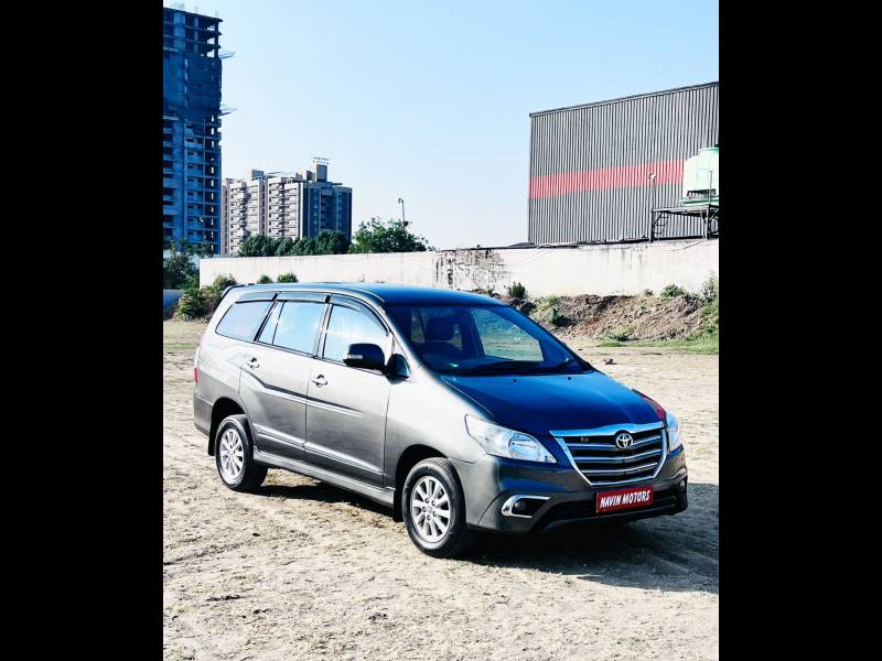 Toyota Innova 2.5 GX 7 STR