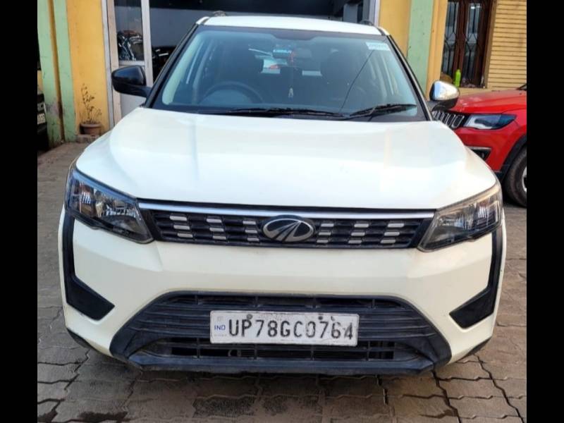 Mahindra XUV 300 1.2 W6