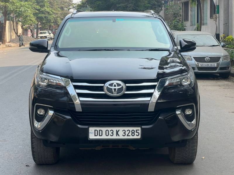 Toyota Fortuner 4x2 AT