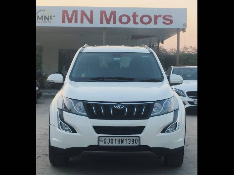 Mahindra XUV500 W9