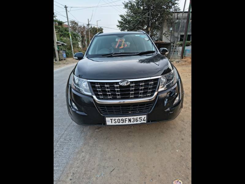 Mahindra XUV500 W11 AT