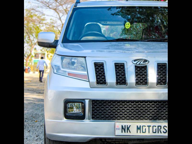 Mahindra TUV300 T6+ MT