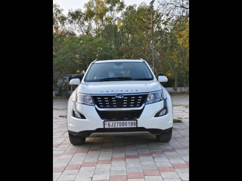 Mahindra XUV500 W11