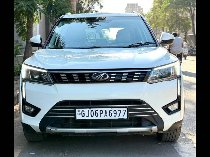 Mahindra XUV 300 1.5 W8 (O) AMT