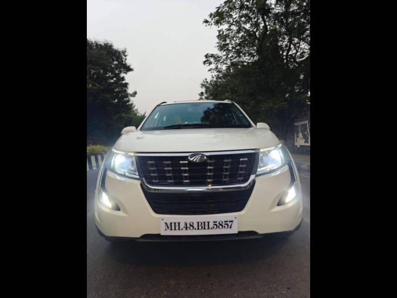 Mahindra XUV500 W11 AT
