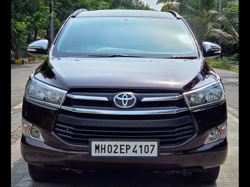 Toyota Innova Crysta 2.4 G 8 STR