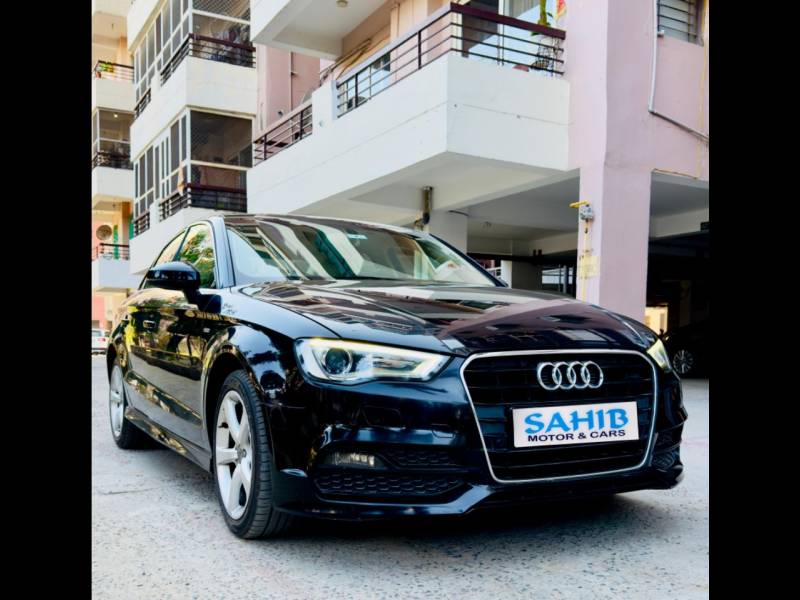 Audi A3 35 TDI Premium Plus + Sunroof