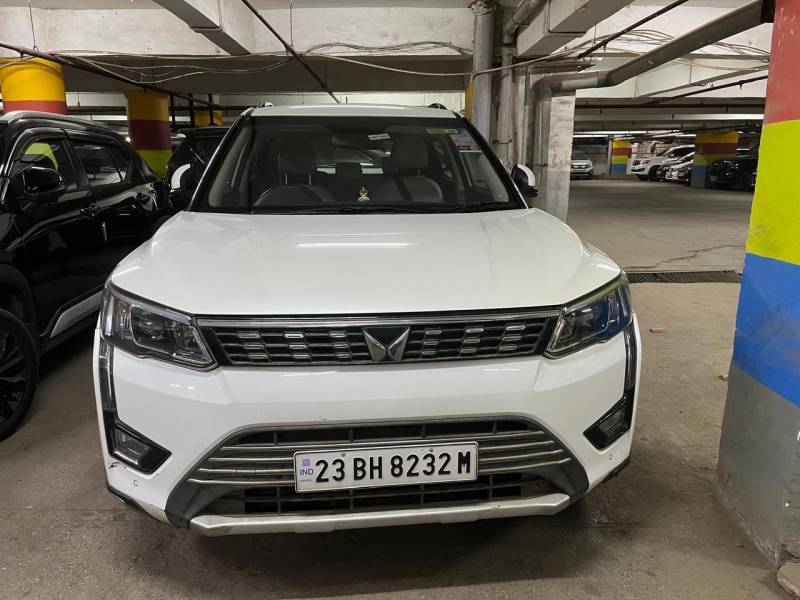 Mahindra XUV 300 W8 (O) 1.5 Diesel AMT