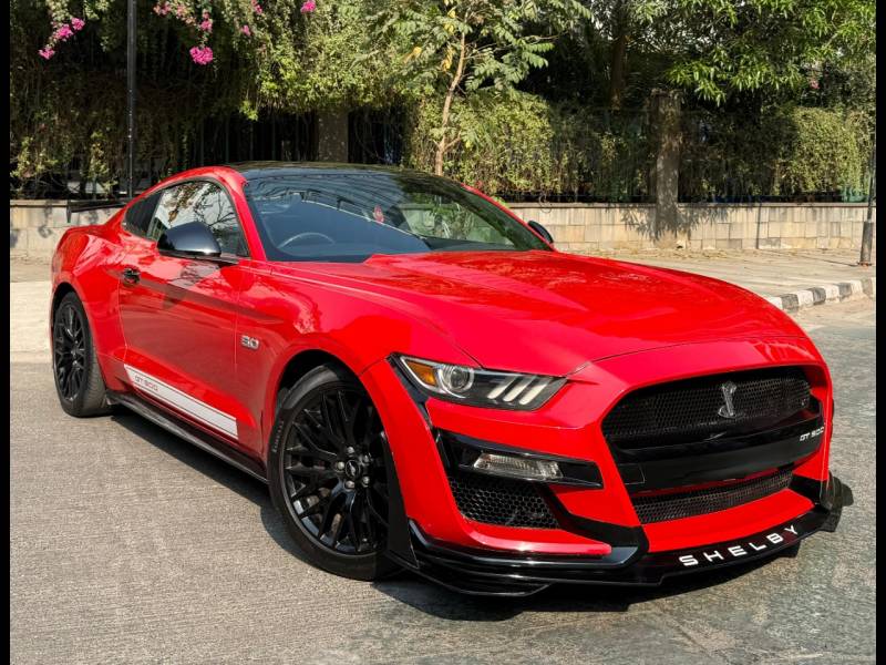 Ford Mustang GT Fastback 5.0L v8