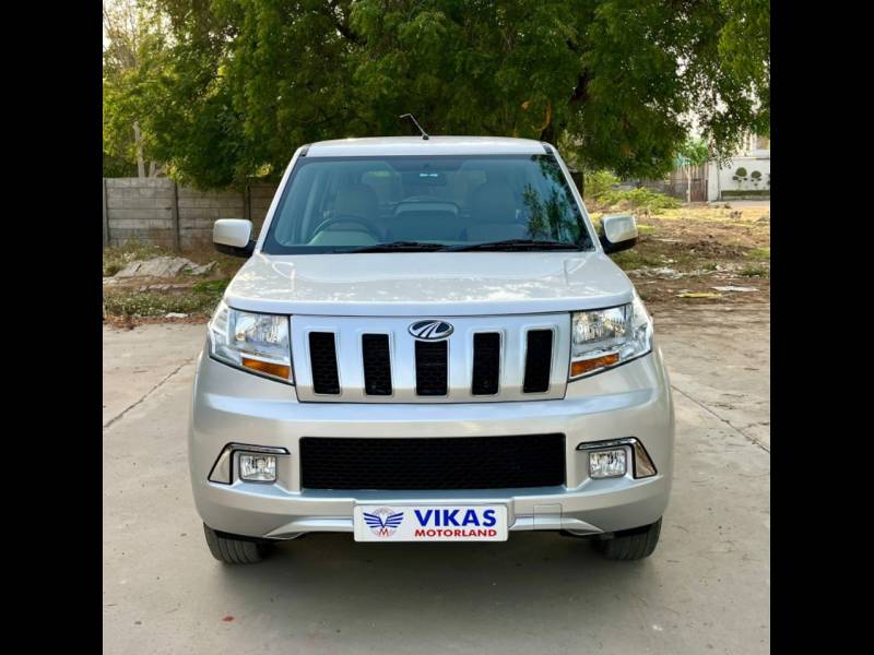 Mahindra TUV300 T8+ MT