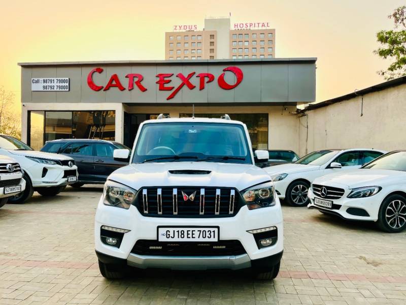 Mahindra Scorpio S11 MT 7S