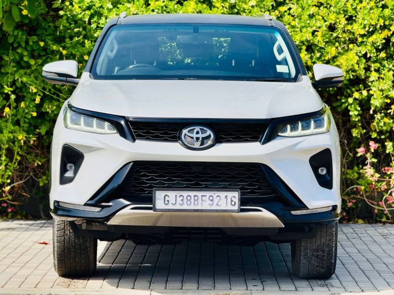 Toyota Fortuner Legender 4X2 AT 2.8 Legender