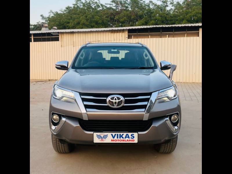 Toyota Fortuner 2.8 4x4 AT