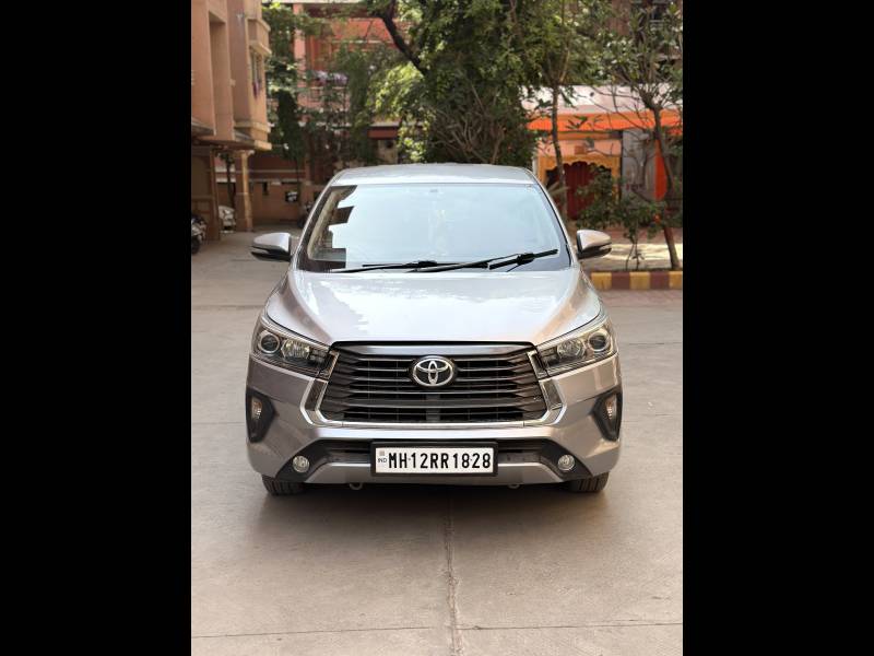 Toyota Innova Crysta 2.4 GX 8 STR