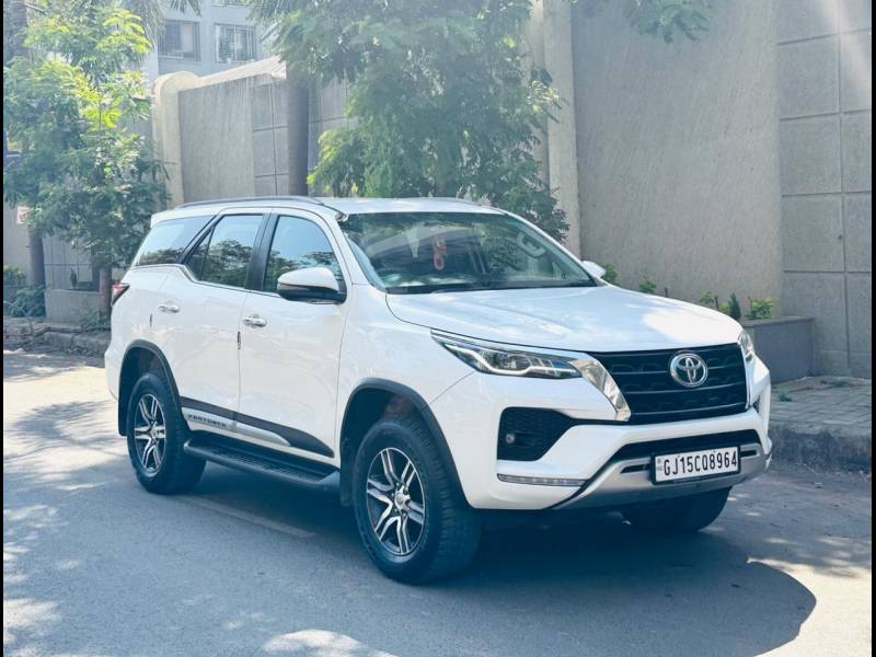 Toyota Fortuner 4x2 AT
