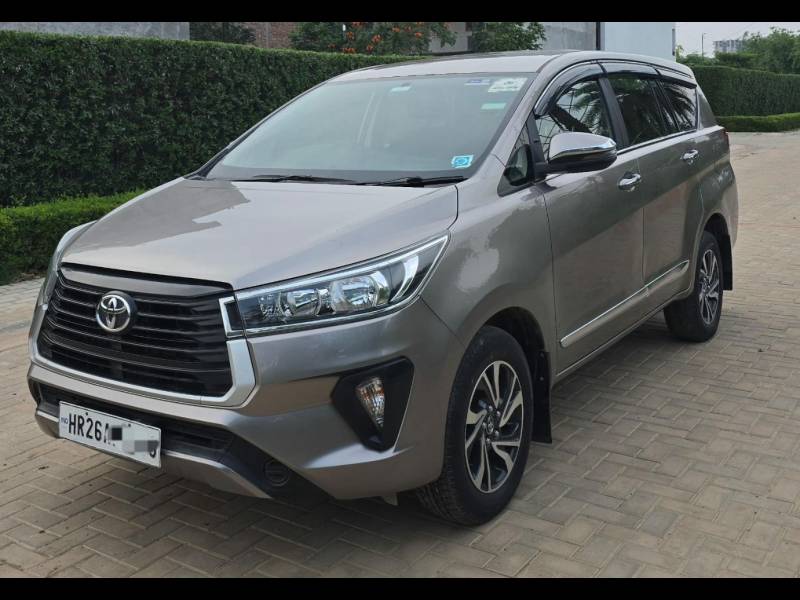 Toyota Innova Crysta 2.4 GX 7 STR