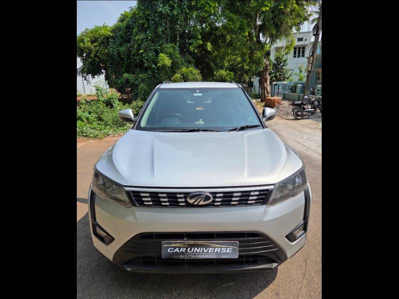 Mahindra XUV 300 1.2 W6