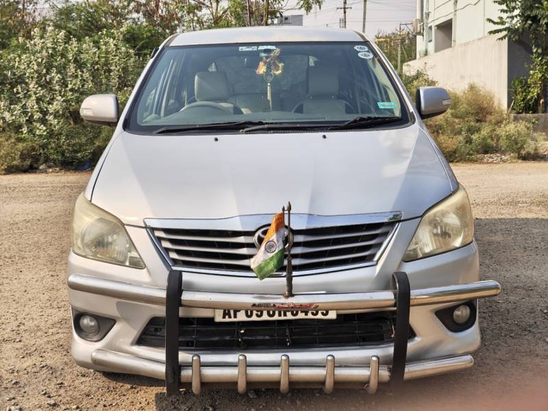 Toyota Innova 2.5 VX 8 STR