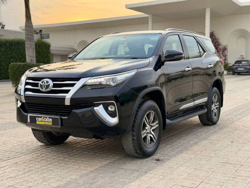 Toyota Fortuner 2.8 4x2 MT